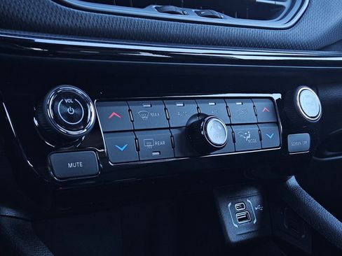 New 2026 Jeep Compass Limited image 17