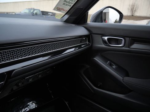 Used 2025 Honda Civic Sport image 25