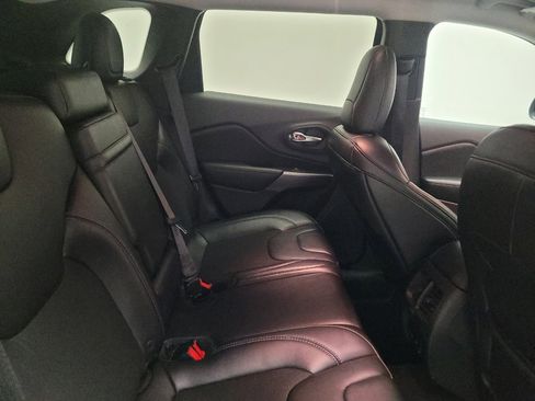 Used 2019 Jeep Cherokee Latitude Plus image 19