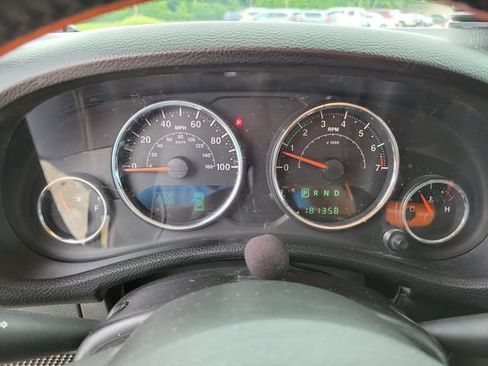 Used 2011 Jeep Wrangler Unlimited Sahara w/ Connectivity Group AWD/4WD image 7