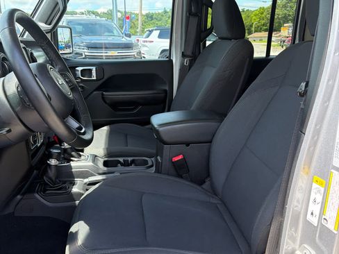 Used 2018 Jeep Wrangler Unlimited Sport S AWD/4WD image 11
