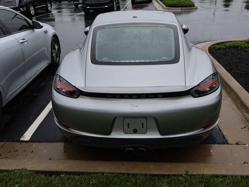 Used 2018 Porsche 718 Cayman S RWD image 12