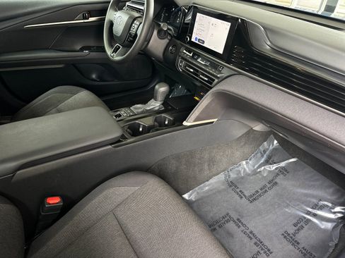 Used 2025 Toyota Camry LE FWD image 14