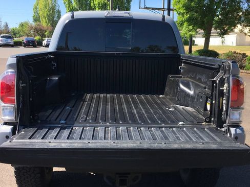 Used 2021 Toyota Tacoma TRD Off-Road w/ Technology Package AWD/4WD image 6