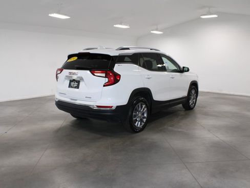 Used 2024 GMC Terrain SLT image 9