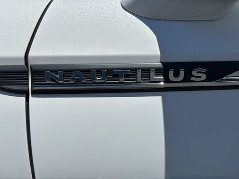 Used 2022 Lincoln Nautilus Reserve w/ Equipment Group 202A AWD/4WD image 7