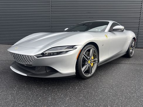 Used 2022 Ferrari Roma RWD image 4