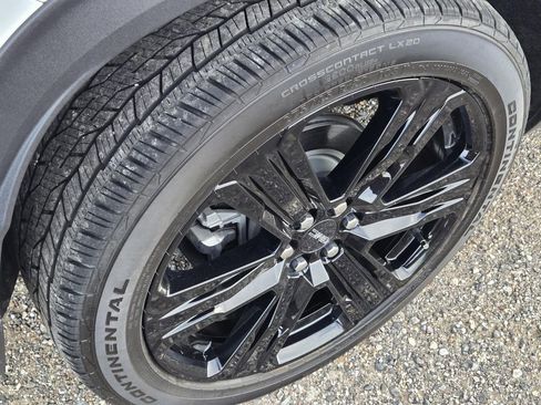 Used 2024 GMC Acadia Elevation w/ Black Edition image 9