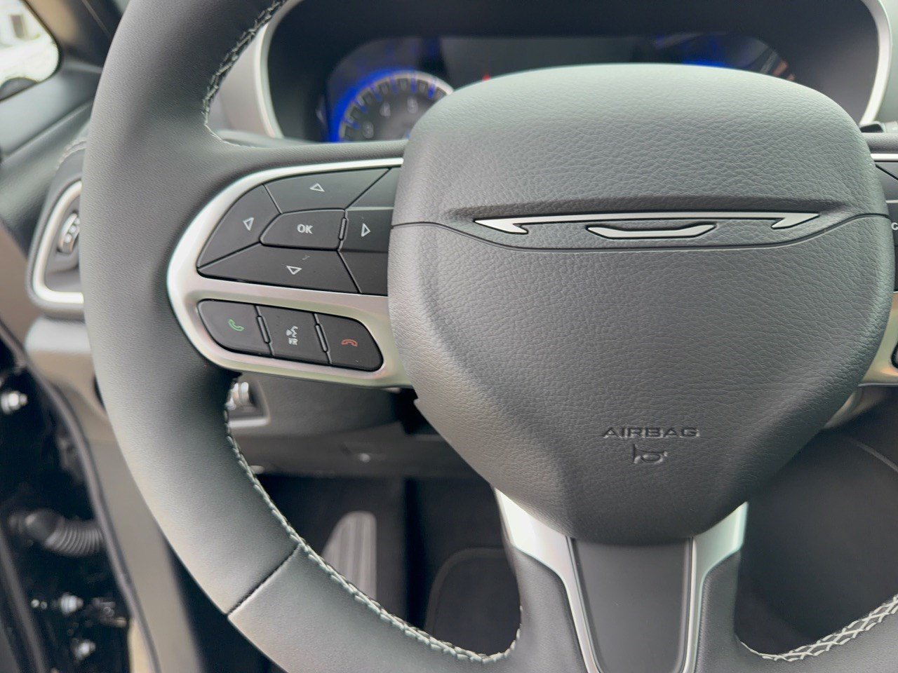 New 2027 Chrysler Pacifica Select FWD image 18