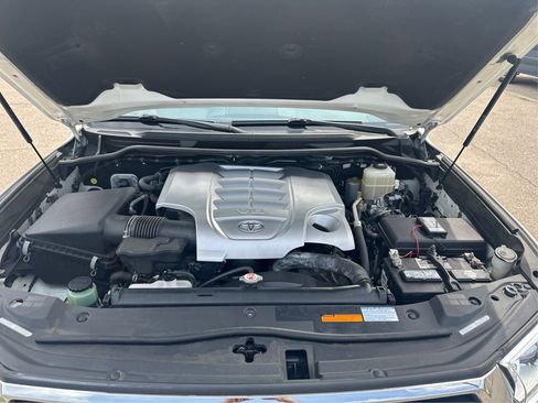 Used 2018 Toyota Land Cruiser image 25