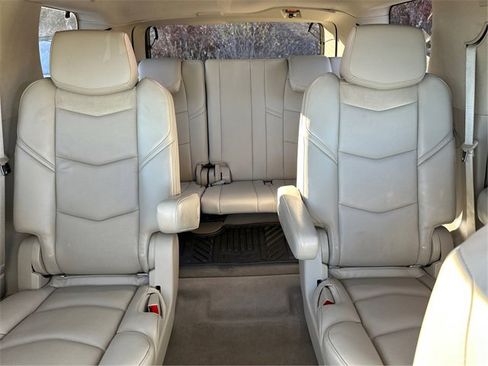 Used 2020 Cadillac Escalade Luxury image 18