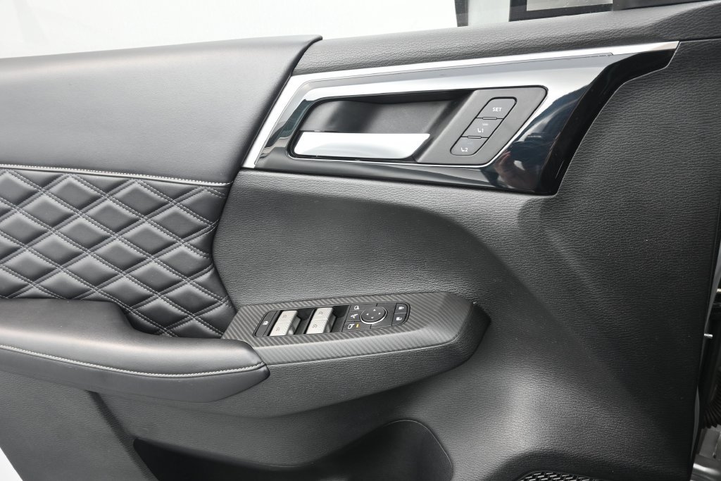 Used 2023 Mitsubishi Outlander SEL AWD/4WD image 14