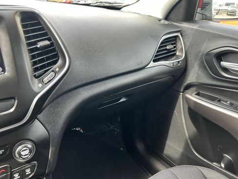 Used 2019 Jeep Cherokee Latitude w/ Popular Appearance Group image 21