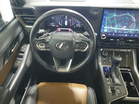 Used 2024 Lexus GX 550 w/ Accessory Package (Z1) AWD/4WD image 17
