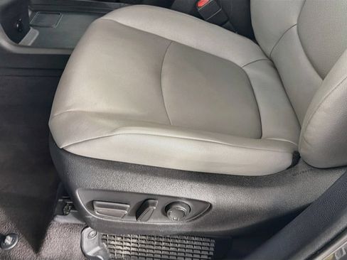 Used 2025 Toyota Sienna XLE FWD image 24