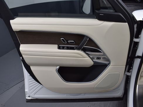 Used 2023 Land Rover Range Rover Long Wheelbase SE image 11