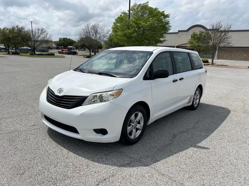 Used 2013 Toyota Sienna L image 3