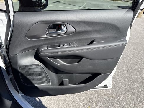 New 2026 Chrysler Pacifica Select image 39