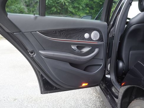 Used 2020 Mercedes-Benz E 350 Sedan image 27