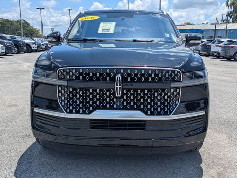 Used 2025 Lincoln Navigator Reserve AWD/4WD image 9