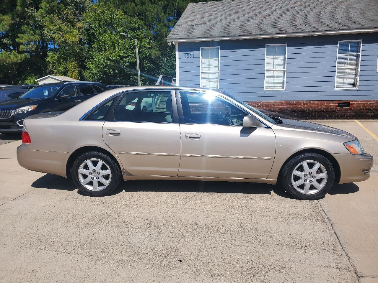 Used 2003 Toyota Avalon XL w/ Luxury Pkg FWD image 4