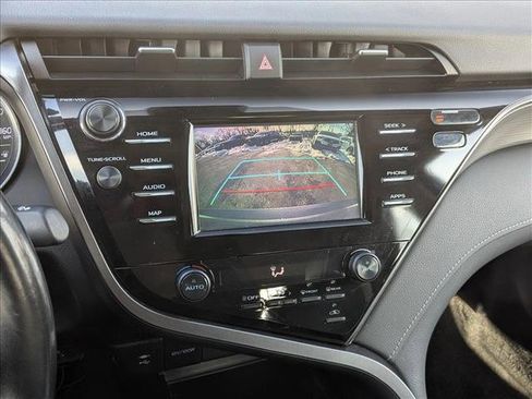 Used 2019 Toyota Camry SE image 12