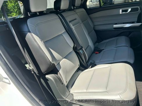 Used 2021 Ford Explorer XLT w/ Equipment Group 202A AWD/4WD image 33