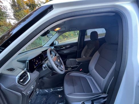 Used 2025 Chevrolet TrailBlazer LT image 23