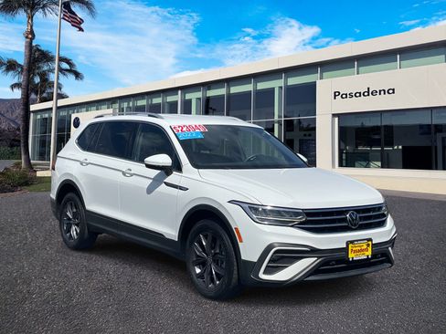 Certified 2022 Volkswagen Tiguan SE AWD/4WD image 1