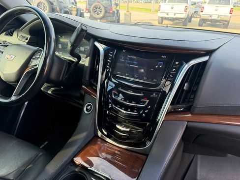 Used 2019 Cadillac Escalade Premium Luxury AWD/4WD image 85