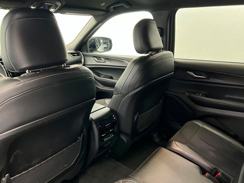 Used 2024 Jeep Grand Cherokee L Altitude image 21