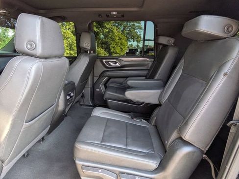 Used 2024 Chevrolet Suburban LT w/ Luxury Package image 15