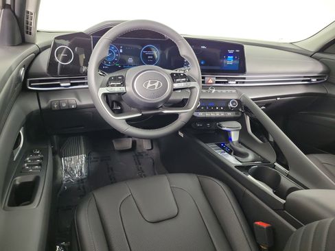 New 2025 Hyundai Elantra Limited image 12