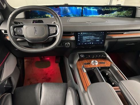 New 2026 Lincoln Navigator Black Label AWD/4WD image 8