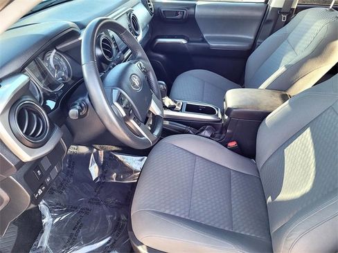 Used 2020 Toyota Tacoma V6 image 10