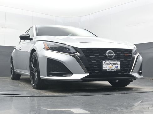 Used 2024 Nissan Altima 2.5 SR FWD image 22