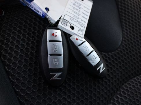 Used 2014 Nissan 370Z Touring RWD image 32