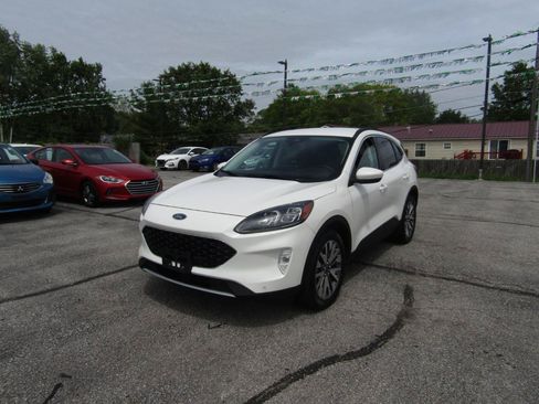 Used 2022 Ford Escape Titanium AWD/4WD image 3