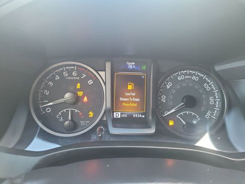 Certified 2023 Toyota Tacoma TRD Off-Road image 32