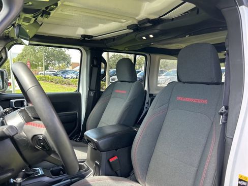 Used 2024 Jeep Wrangler Unlimited Rubicon AWD/4WD image 11