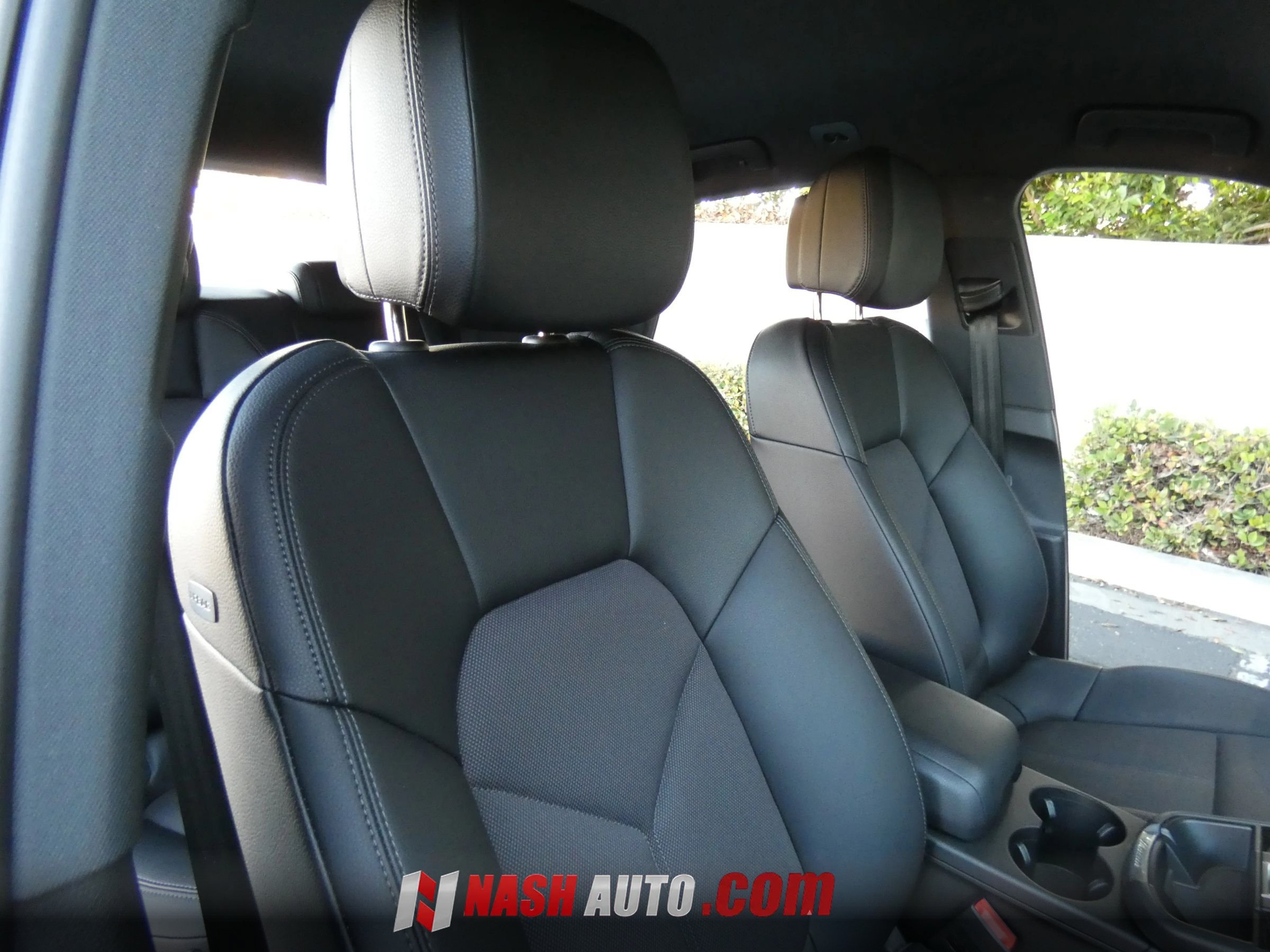 Used 2024 Porsche Macan AWD/4WD image 29