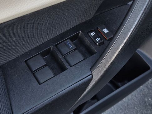 Used 2016 Toyota Corolla LE image 10