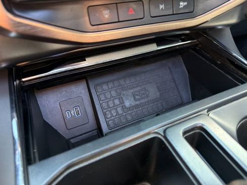 Used 2022 Ford F150 Lightning Lariat w/ Equipment Group 511A High image 44