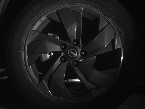 Used 2025 Nissan Rogue SV image 12