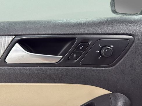 Used 2017 Volkswagen Jetta SE image 16