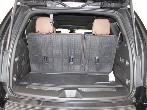 Used 2025 Chevrolet Tahoe High Country AWD/4WD image 14