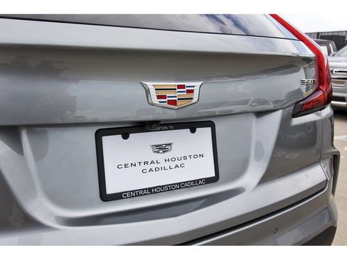 Used 2025 Cadillac XT4 Premium Luxury FWD image 30