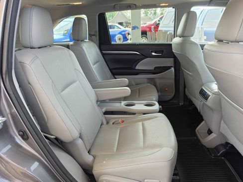Used 2016 Toyota Highlander Limited AWD/4WD image 18