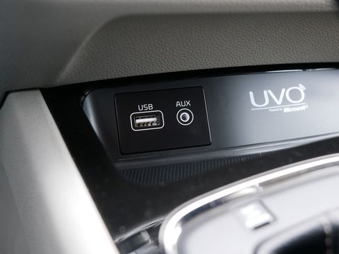 Used 2016 Kia Sedona EX image 33