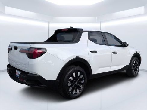 Used 2025 Hyundai Santa Cruz SE FWD image 3
